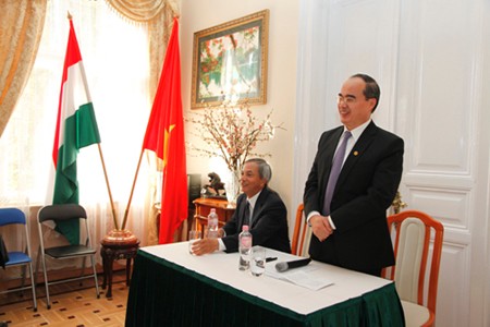 ຄະນະປະຕິບັດງານຂອງ ຄະນະຊີ້ນຳເຂດໄຕງວຽນ ເຮັດວຽກຢູ່ອາຟຼິກກາໃຕ້